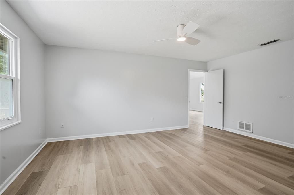 Active With Contract: $374,900 (3 beds, 2 baths, 1580 Square Feet)