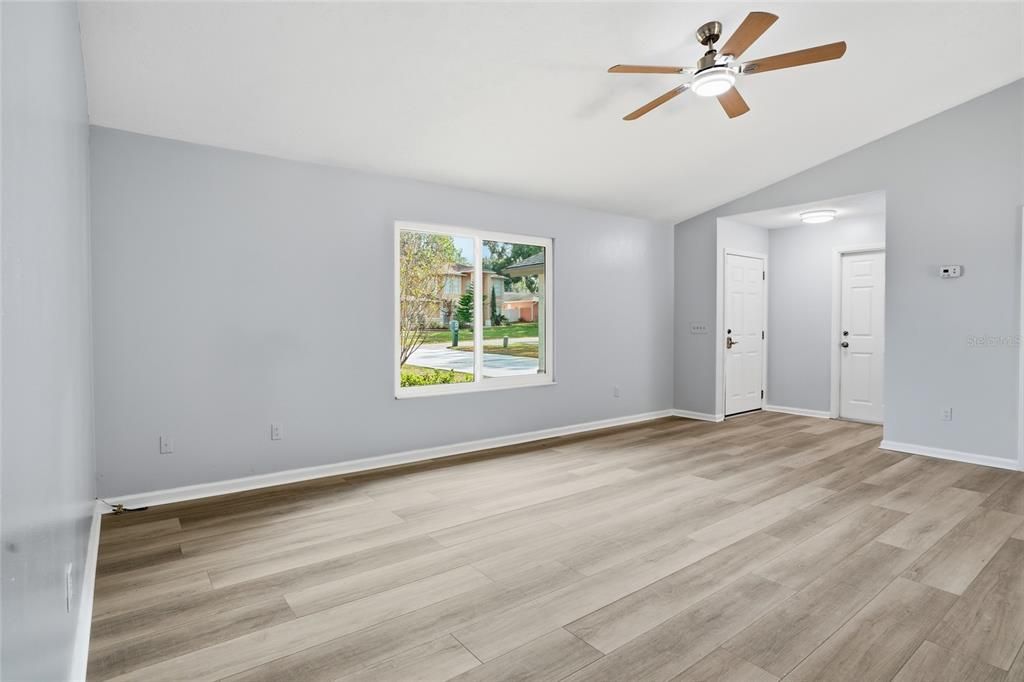 Active With Contract: $374,900 (3 beds, 2 baths, 1580 Square Feet)