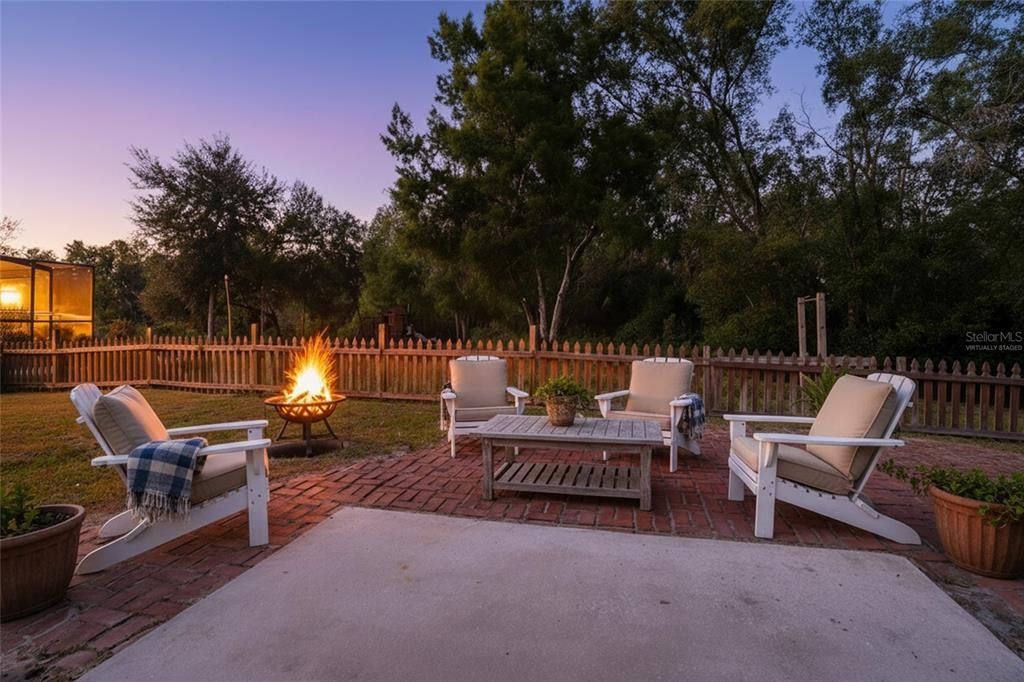 Active With Contract: $374,900 (3 beds, 2 baths, 1580 Square Feet)