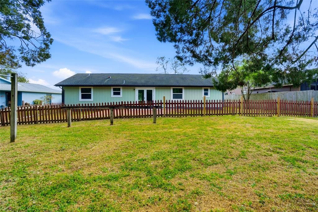 Active With Contract: $374,900 (3 beds, 2 baths, 1580 Square Feet)