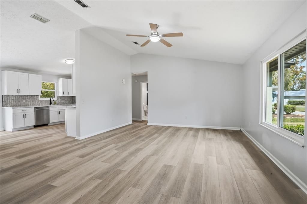 Active With Contract: $374,900 (3 beds, 2 baths, 1580 Square Feet)