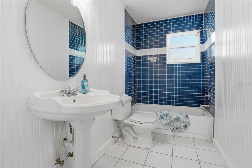 Active With Contract: $374,900 (3 beds, 2 baths, 1580 Square Feet)