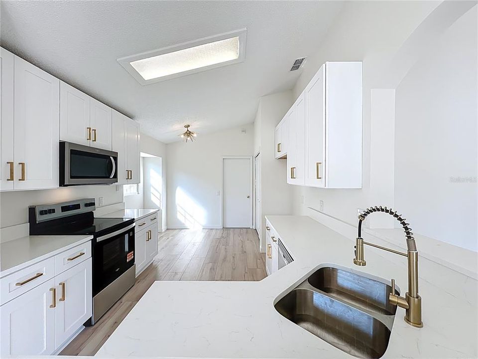 Activo con contrato: $384,500 (3 camas, 2 baños, 1265 Pies cuadrados)