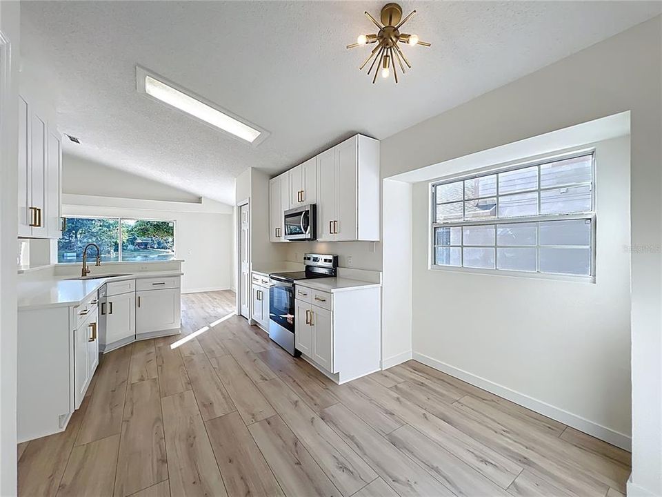 Activo con contrato: $384,500 (3 camas, 2 baños, 1265 Pies cuadrados)