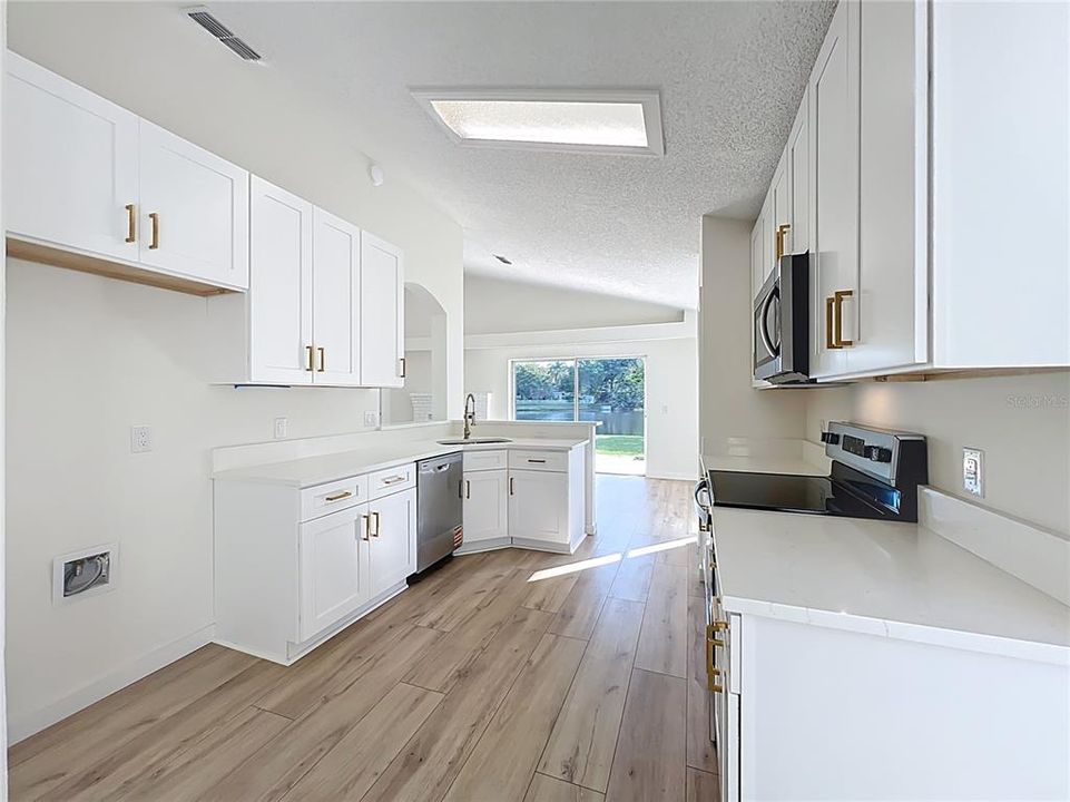 Activo con contrato: $384,500 (3 camas, 2 baños, 1265 Pies cuadrados)