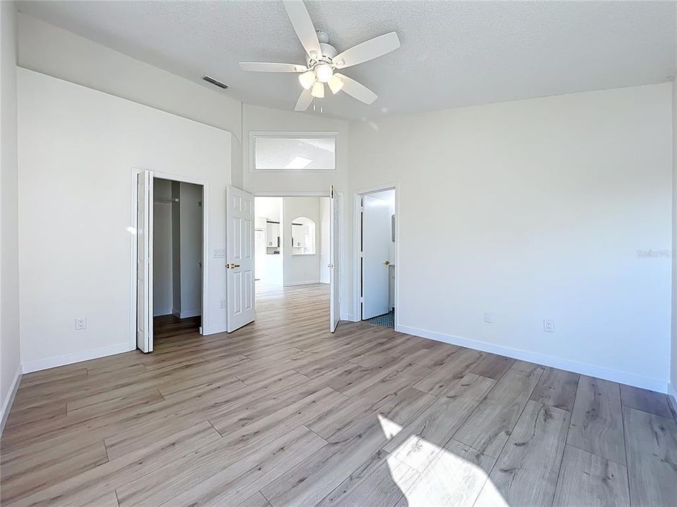 Activo con contrato: $384,500 (3 camas, 2 baños, 1265 Pies cuadrados)