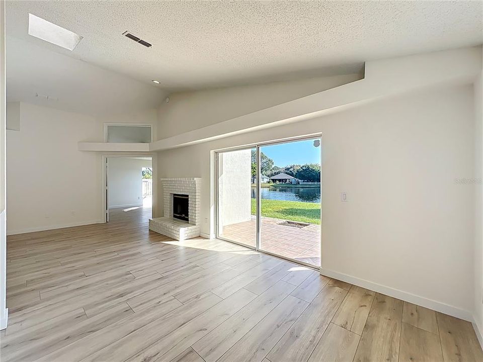 Activo con contrato: $384,500 (3 camas, 2 baños, 1265 Pies cuadrados)