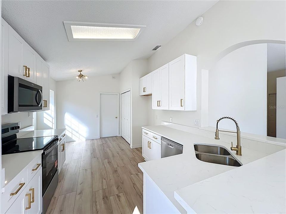 Activo con contrato: $384,500 (3 camas, 2 baños, 1265 Pies cuadrados)