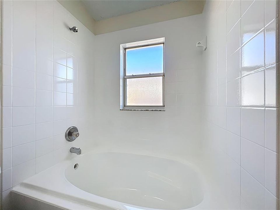 Activo con contrato: $384,500 (3 camas, 2 baños, 1265 Pies cuadrados)