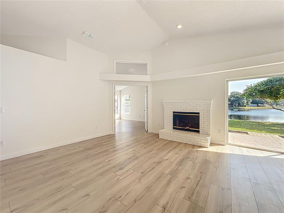 Activo con contrato: $384,500 (3 camas, 2 baños, 1265 Pies cuadrados)