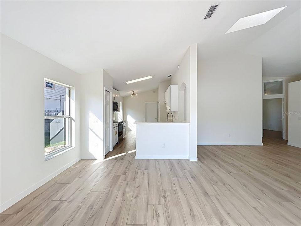 Activo con contrato: $384,500 (3 camas, 2 baños, 1265 Pies cuadrados)