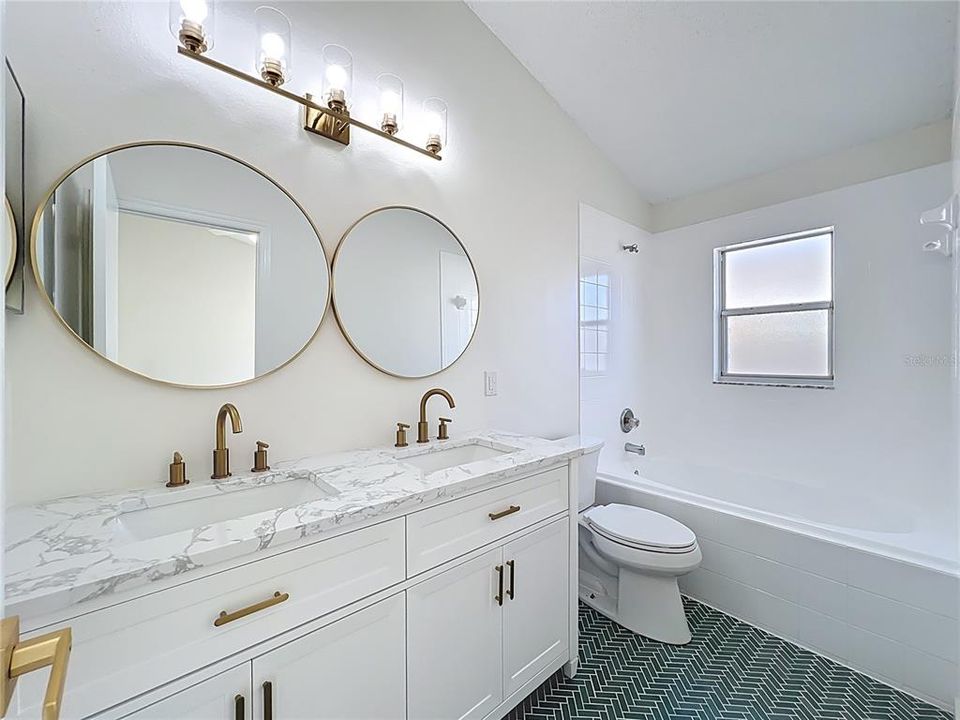 Activo con contrato: $384,500 (3 camas, 2 baños, 1265 Pies cuadrados)