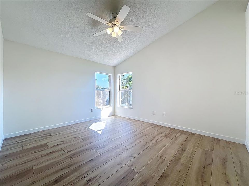 Activo con contrato: $384,500 (3 camas, 2 baños, 1265 Pies cuadrados)