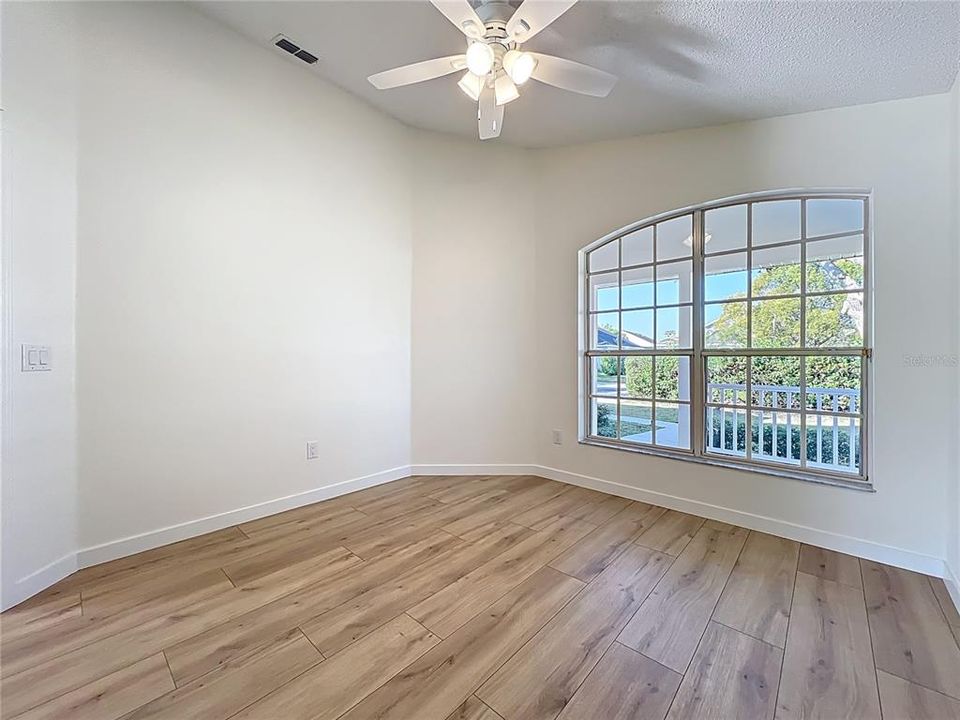 Activo con contrato: $384,500 (3 camas, 2 baños, 1265 Pies cuadrados)