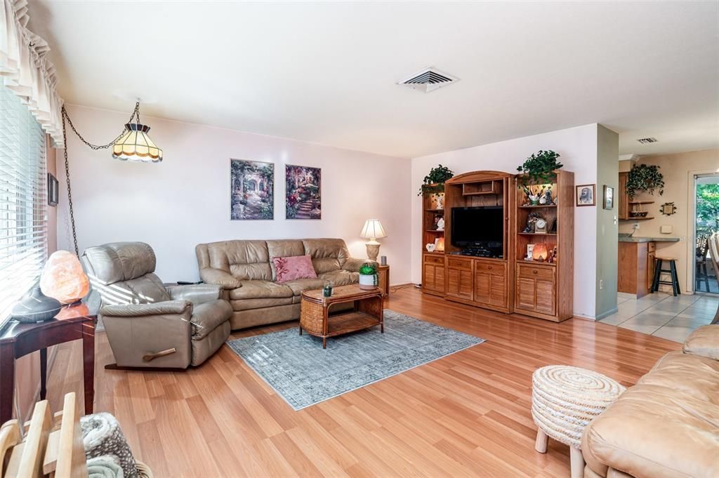 Active With Contract: $319,000 (3 beds, 2 baths, 1204 Square Feet)