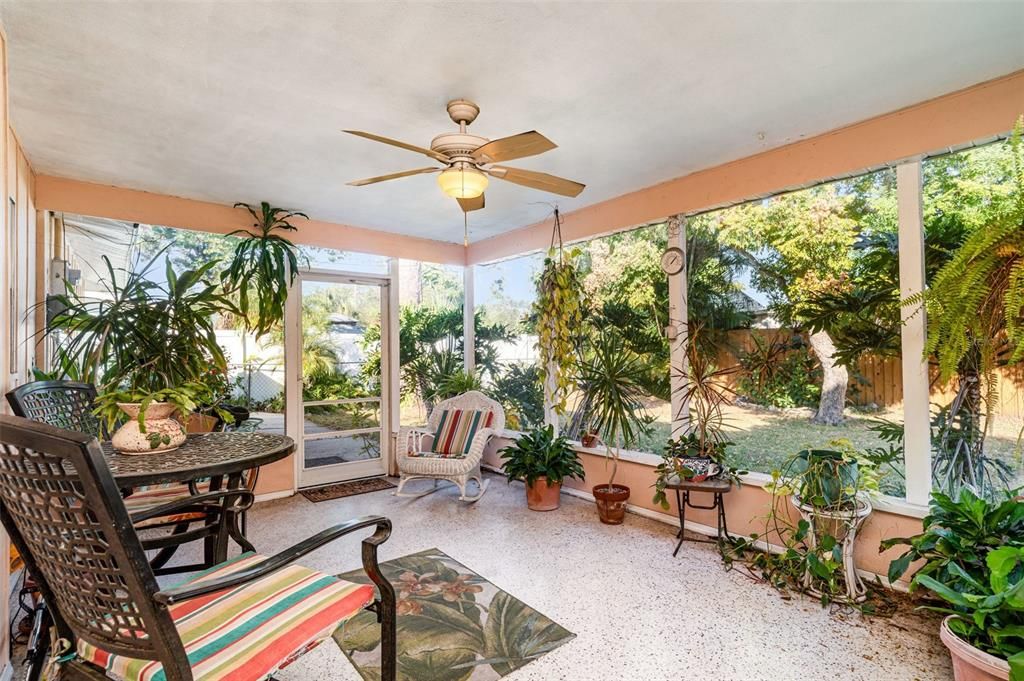 Active With Contract: $319,000 (3 beds, 2 baths, 1204 Square Feet)