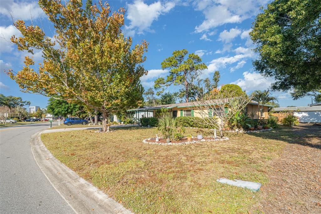 Active With Contract: $319,000 (3 beds, 2 baths, 1204 Square Feet)