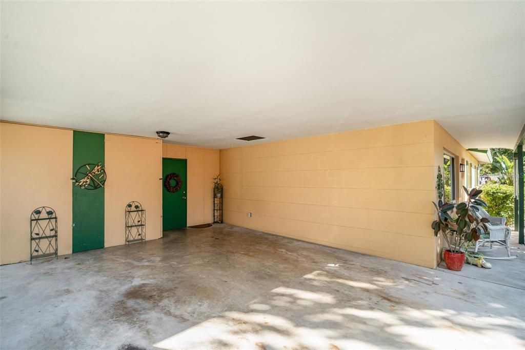 Active With Contract: $319,000 (3 beds, 2 baths, 1204 Square Feet)