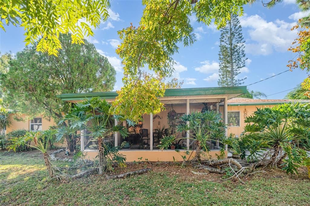 Active With Contract: $319,000 (3 beds, 2 baths, 1204 Square Feet)