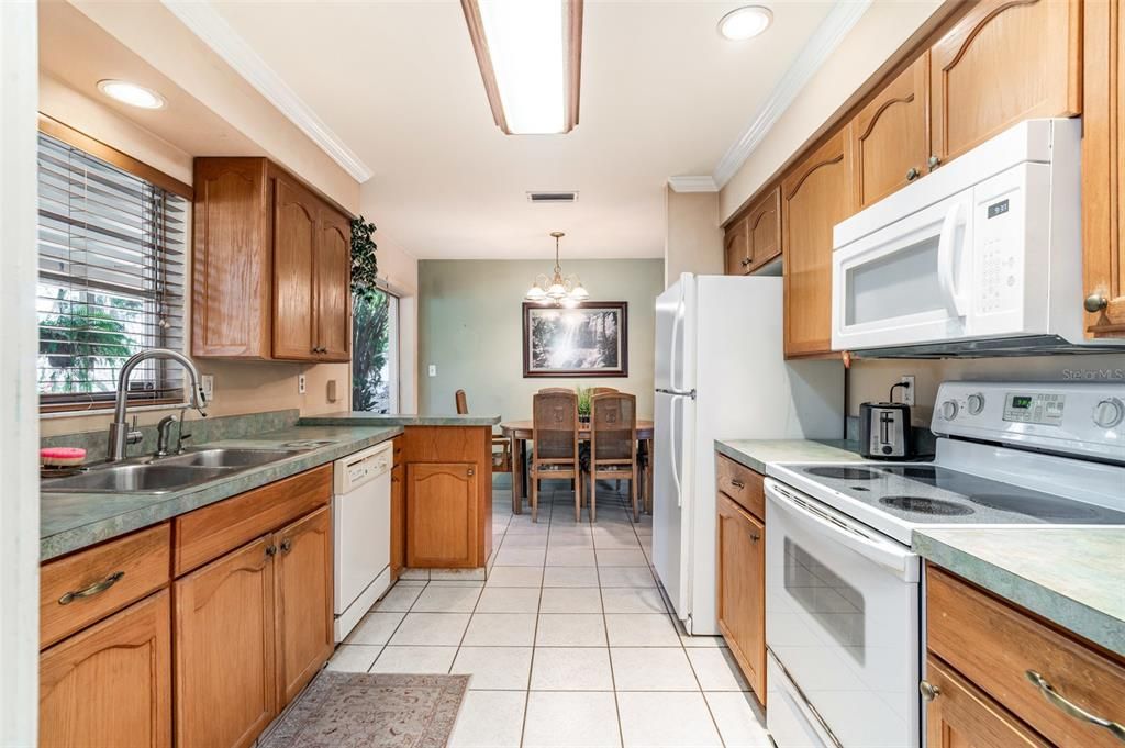 Active With Contract: $319,000 (3 beds, 2 baths, 1204 Square Feet)