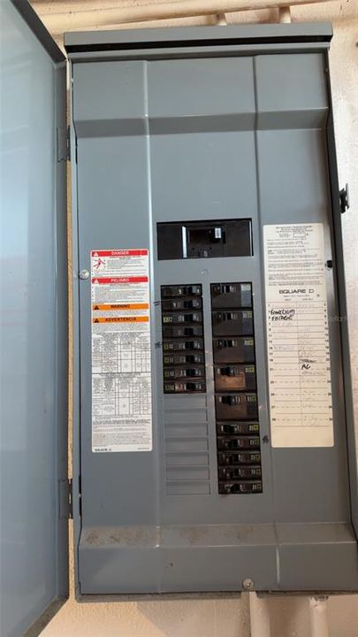 Под контрактом: $197,500 (2 спален, 1 ванн, 1159 Квадратных фут)