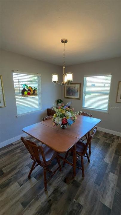 Под контрактом: $197,500 (2 спален, 1 ванн, 1159 Квадратных фут)