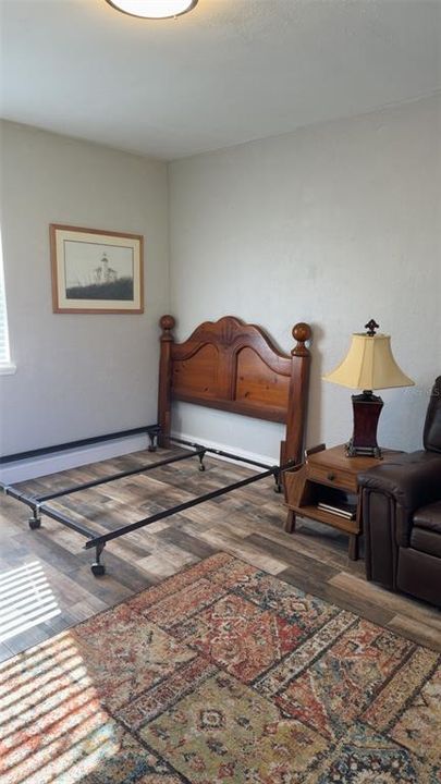 Под контрактом: $197,500 (2 спален, 1 ванн, 1159 Квадратных фут)