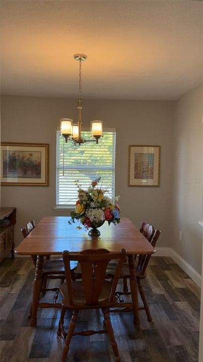 Под контрактом: $197,500 (2 спален, 1 ванн, 1159 Квадратных фут)