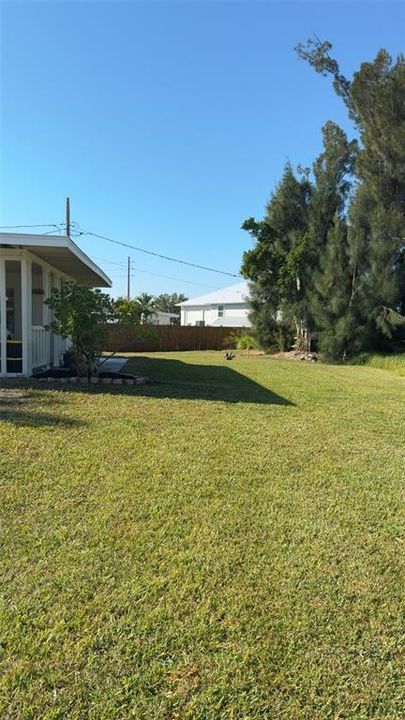 Под контрактом: $197,500 (2 спален, 1 ванн, 1159 Квадратных фут)