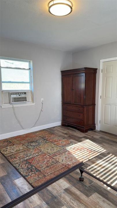 Под контрактом: $197,500 (2 спален, 1 ванн, 1159 Квадратных фут)