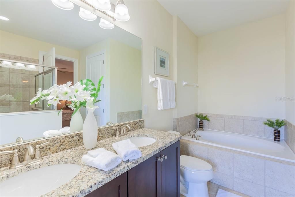 En Venta: $729,000 (8 camas, 8 baños, 4066 Pies cuadrados)