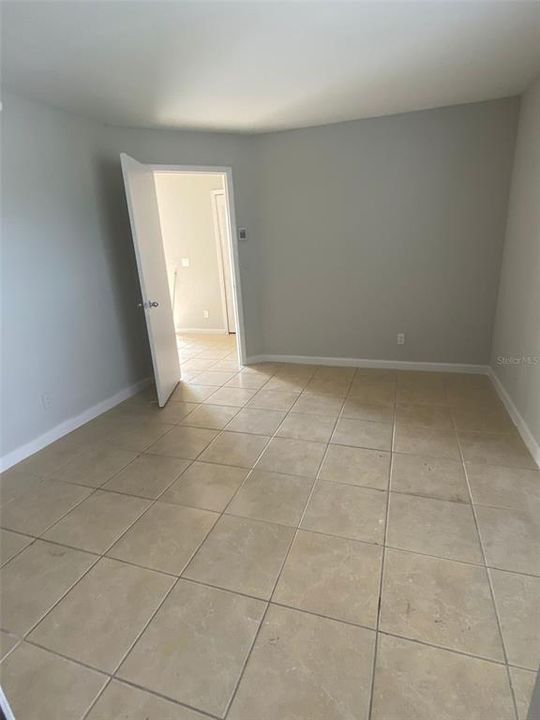 For Rent: $1,350 (1 beds, 1 baths, 696 Square Feet)