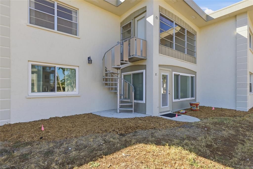 For Sale: $399,000 (2 beds, 2 baths, 1151 Square Feet)