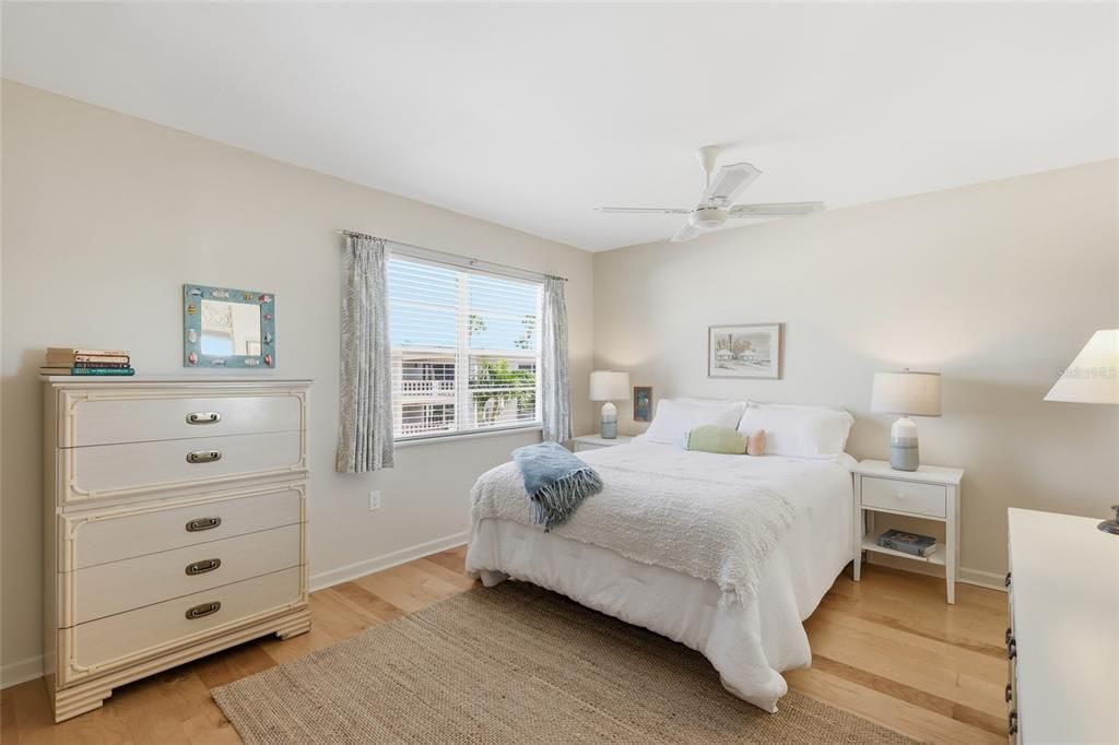 For Sale: $399,000 (2 beds, 2 baths, 1151 Square Feet)