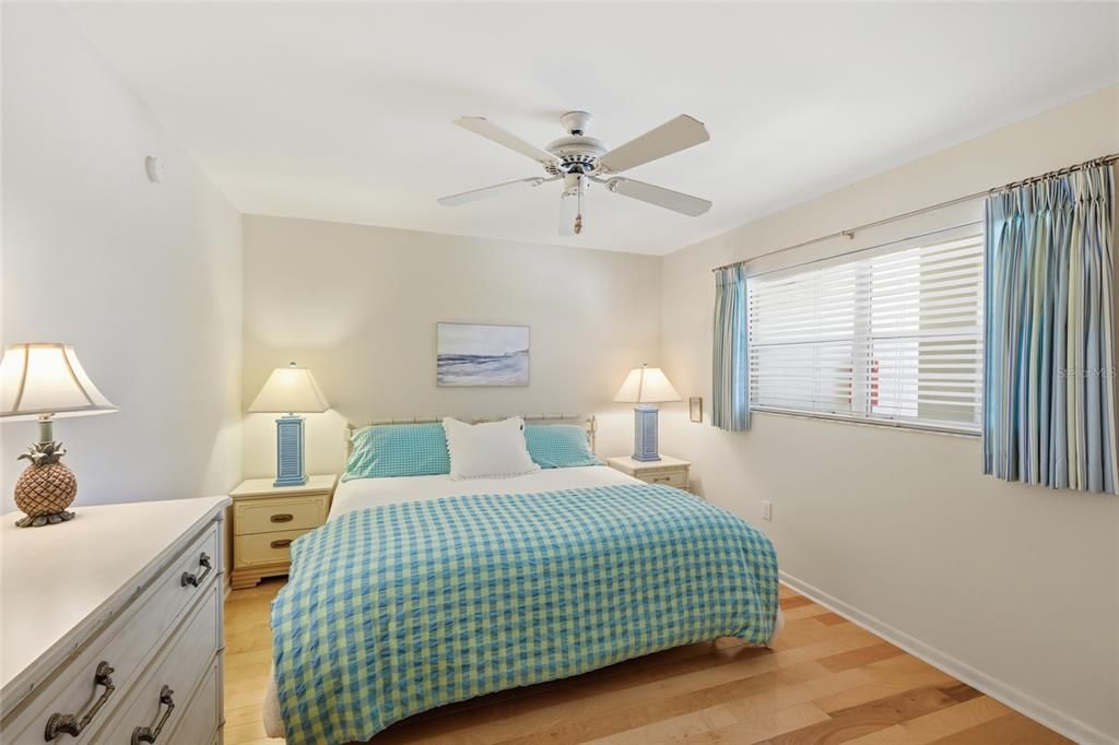 For Sale: $399,000 (2 beds, 2 baths, 1151 Square Feet)