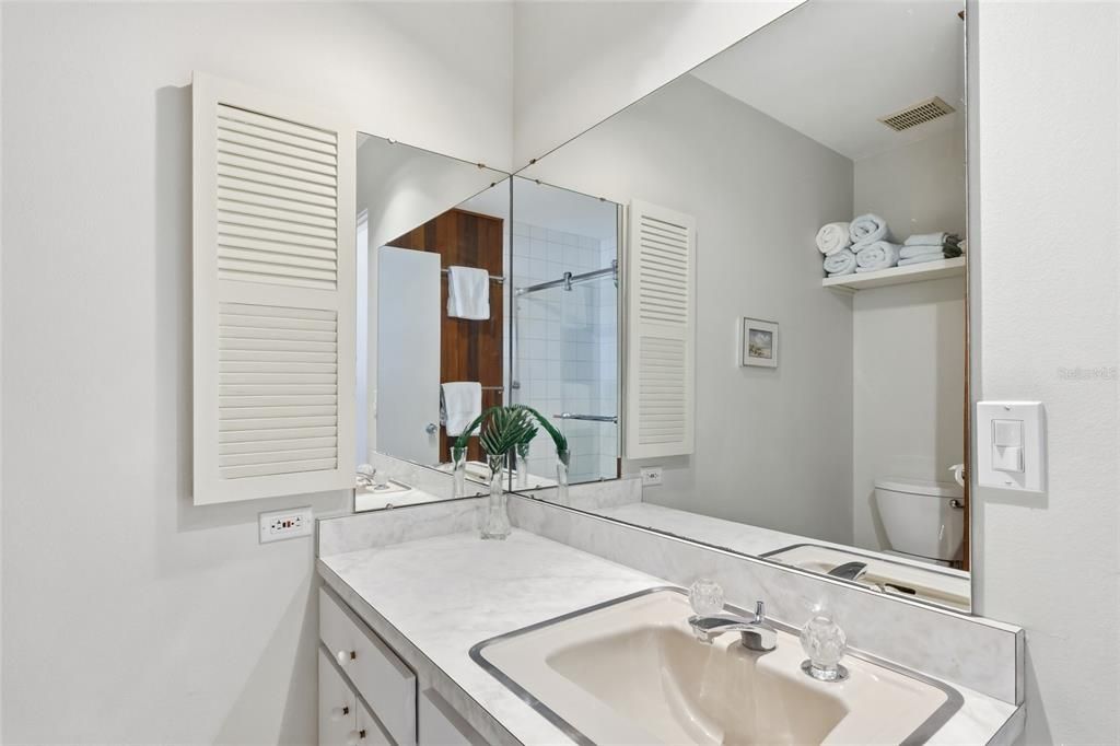 For Sale: $399,000 (2 beds, 2 baths, 1151 Square Feet)