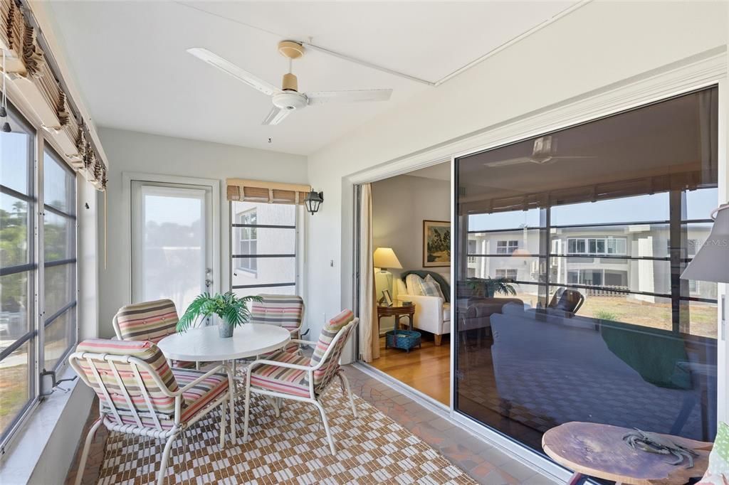 For Sale: $399,000 (2 beds, 2 baths, 1151 Square Feet)