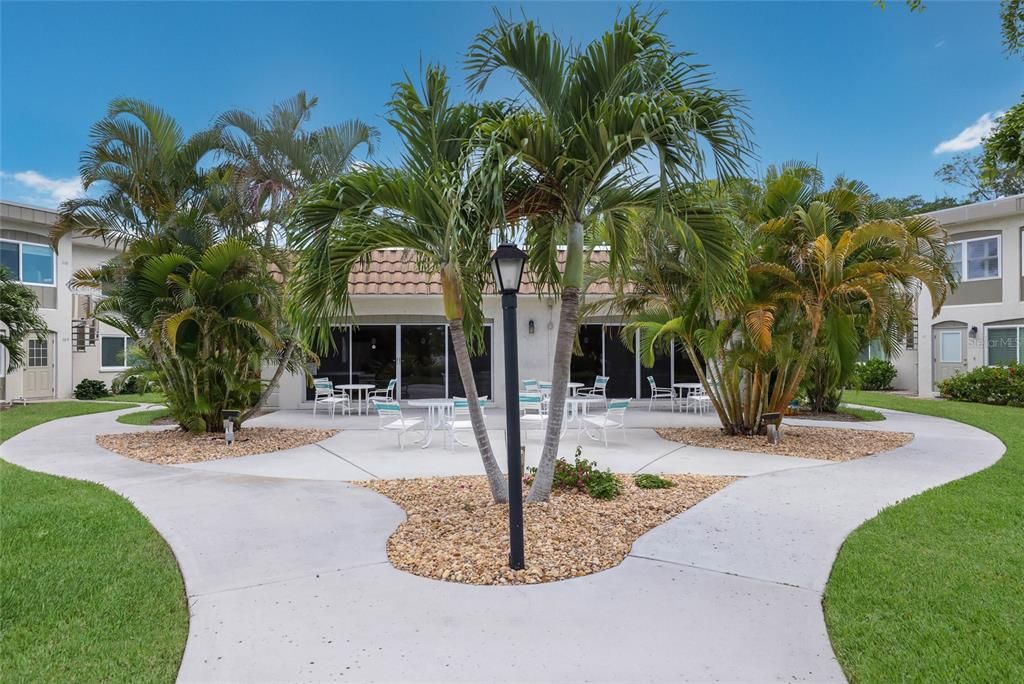 For Sale: $399,000 (2 beds, 2 baths, 1151 Square Feet)