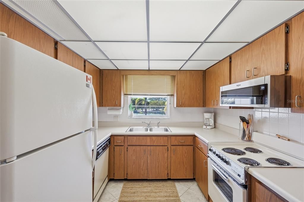 For Sale: $399,000 (2 beds, 2 baths, 1151 Square Feet)