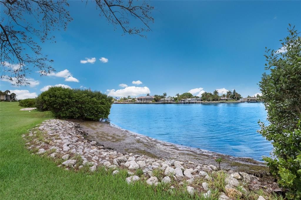 For Sale: $399,000 (2 beds, 2 baths, 1151 Square Feet)