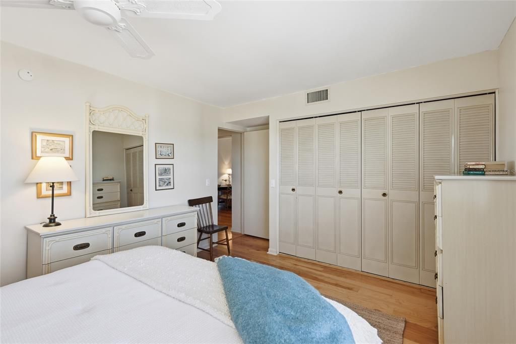 For Sale: $399,000 (2 beds, 2 baths, 1151 Square Feet)