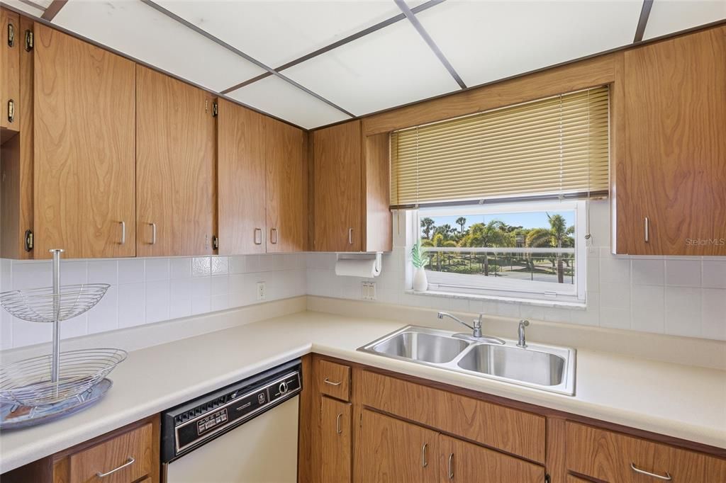 For Sale: $399,000 (2 beds, 2 baths, 1151 Square Feet)