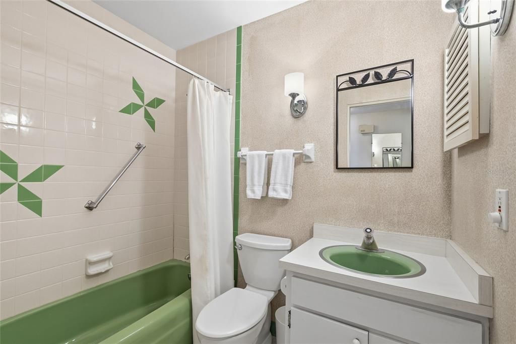 For Sale: $399,000 (2 beds, 2 baths, 1151 Square Feet)