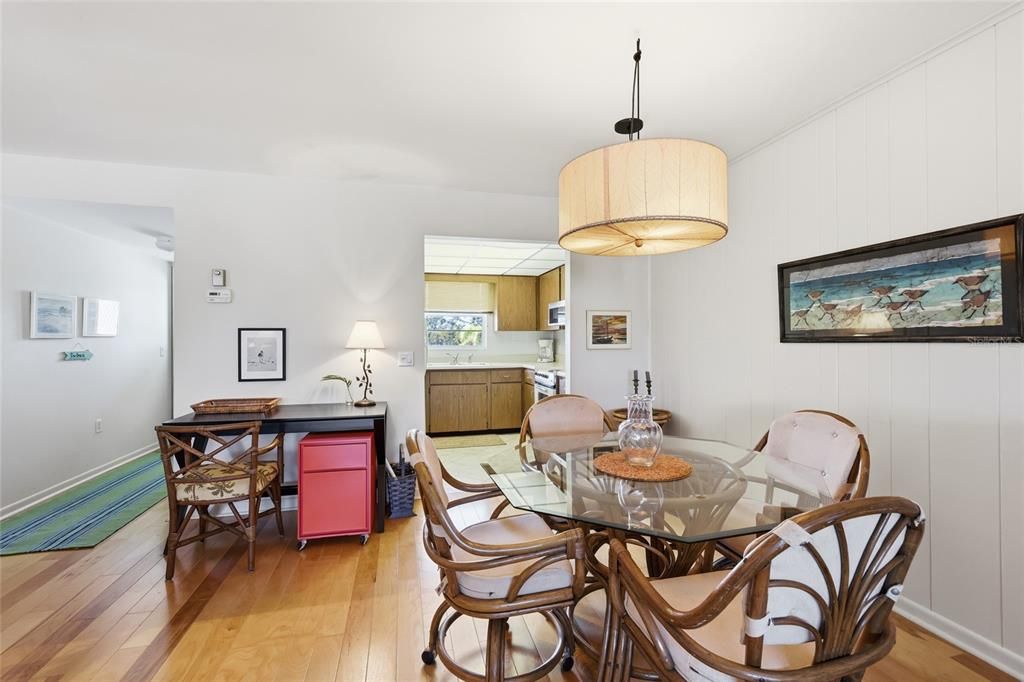 For Sale: $399,000 (2 beds, 2 baths, 1151 Square Feet)