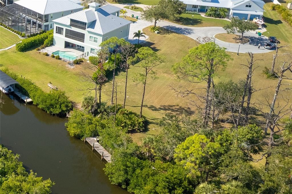 На продажу: $239,000 (0.38 acres)