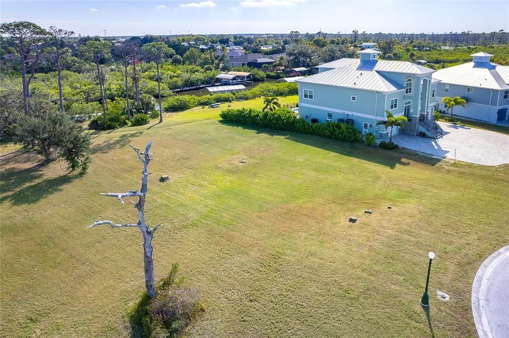 На продажу: $239,000 (0.38 acres)