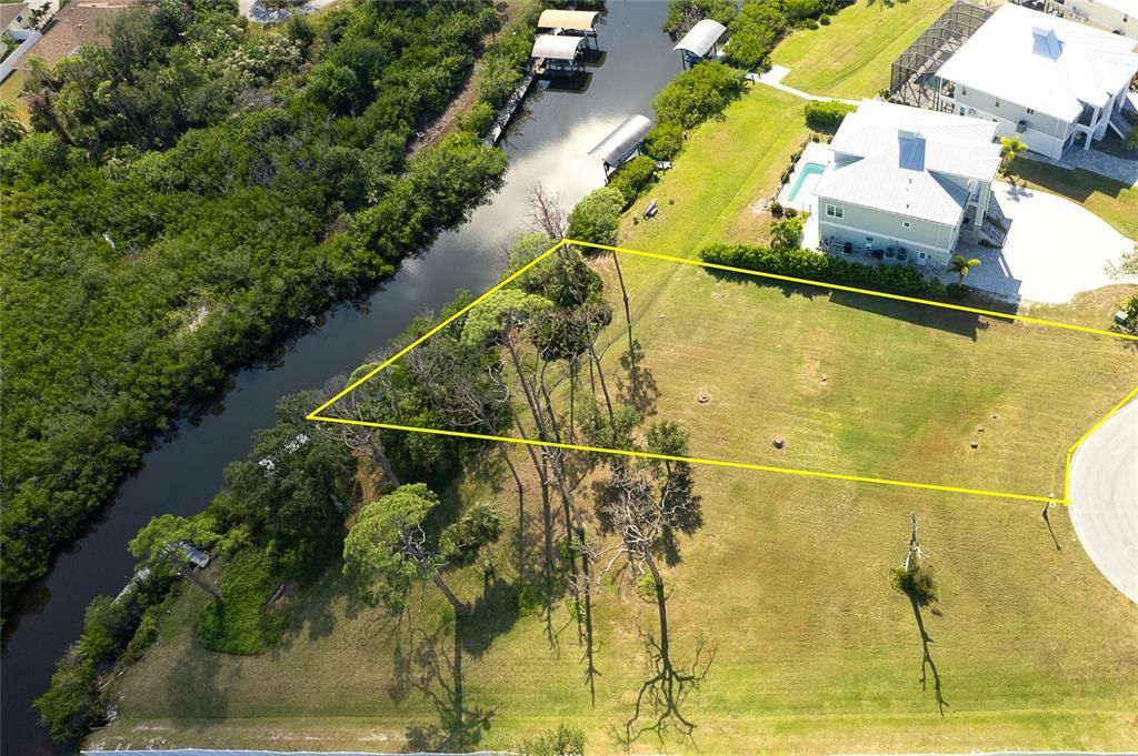 На продажу: $239,000 (0.38 acres)