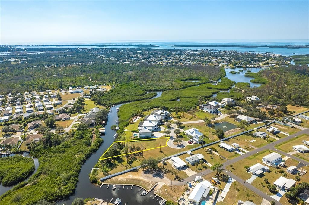 На продажу: $239,000 (0.38 acres)