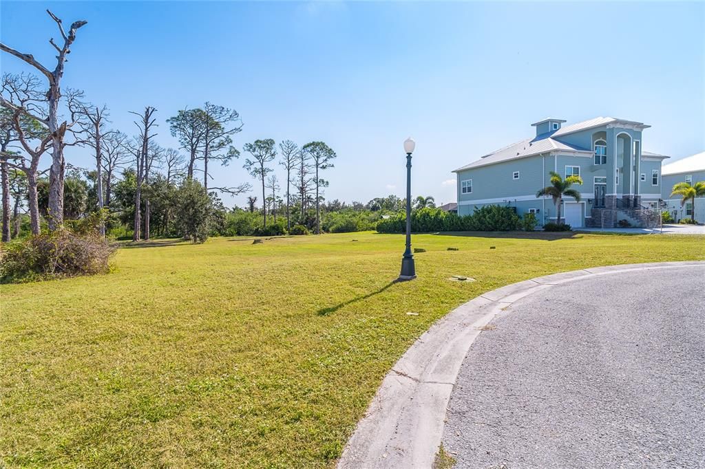 На продажу: $239,000 (0.38 acres)