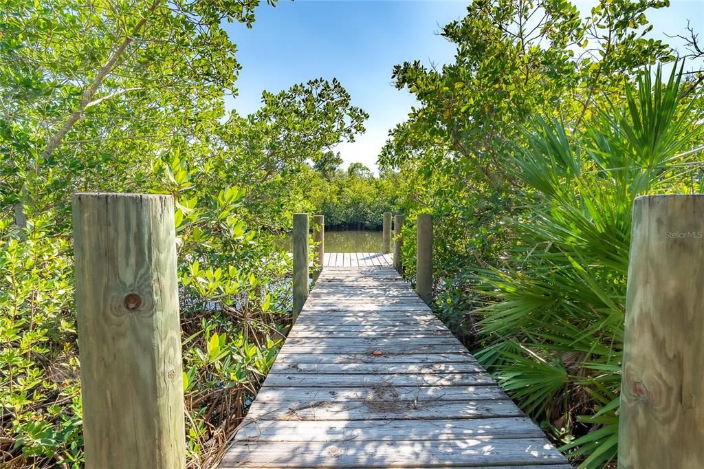 На продажу: $239,000 (0.38 acres)